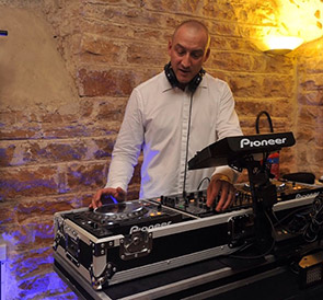DJ 69 - DJ Rhone