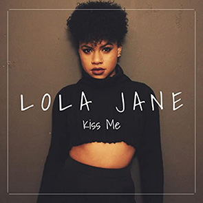 LOLA JANE – Kiss Me